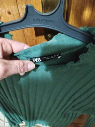 Camiseta verde botella de canalé