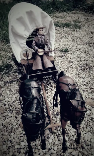 Madelman Carreta con caballos + muñeco cowboy