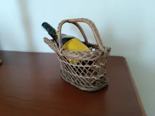 Cesta porta botellas Torres de mimbre