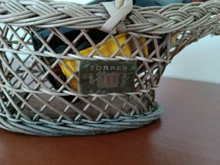 Cesta porta botellas Torres de mimbre