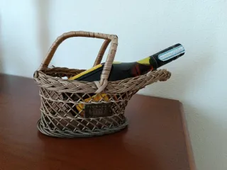 Cesta porta botellas Torres de mimbre