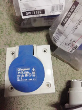 Bases y clavijas Schuko Gewiss