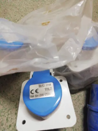 Bases y clavijas Schuko Gewiss