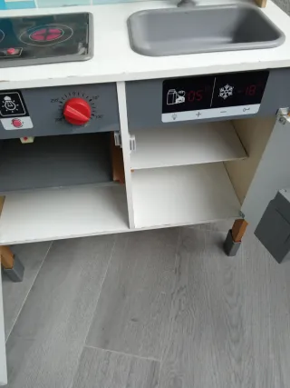 Cocinita infantil de madera con accesorios