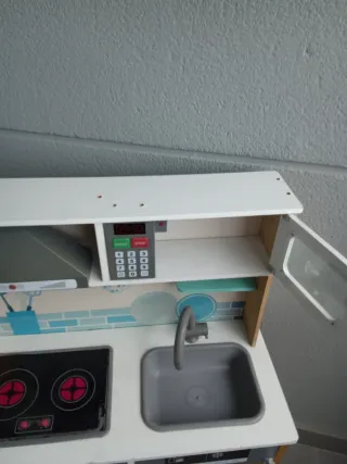 Cocinita infantil de madera con accesorios