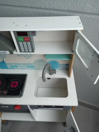 Cocinita infantil de madera con accesorios