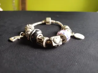 Pulsera estilo Pandora con charms