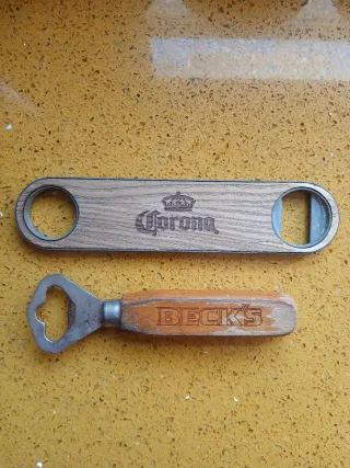 Tazas y abrebotellas