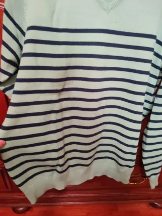 Jersey verde cuello pico rayas