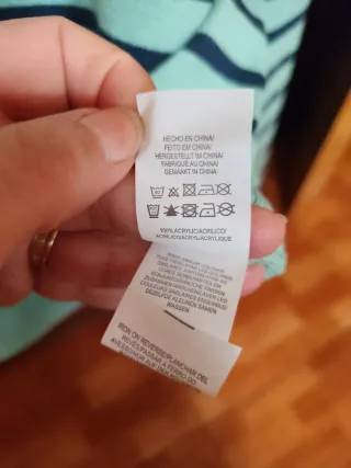 Jersey verde cuello pico rayas