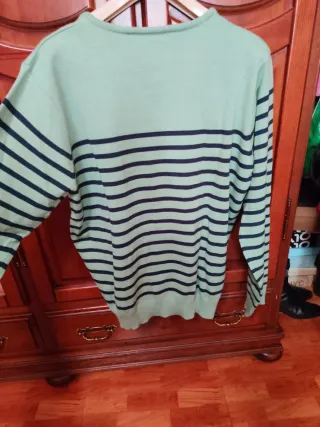 Jersey verde cuello pico rayas