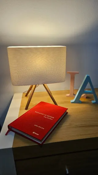 Lámpara de mesa diseño moderno