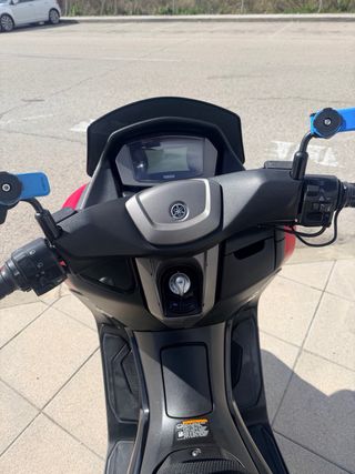 Yamaha NMAX 125cc Roja y Negra
