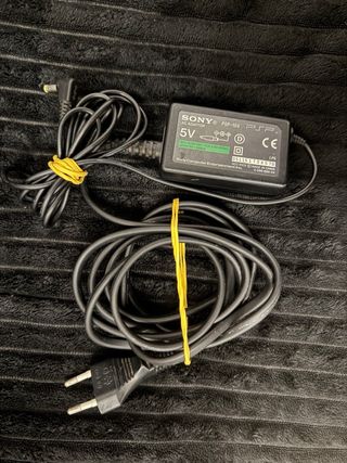 Console Sony PSP 1004 nera, completa di accessori