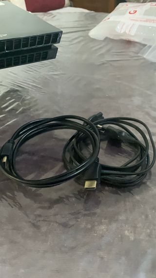 PS4 500GB + Cables