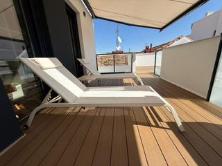 Tumbonas blancas de metal