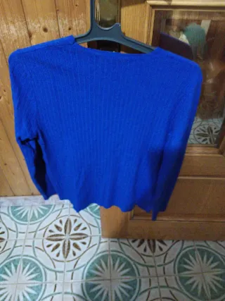 Camiseta azul de manga larga