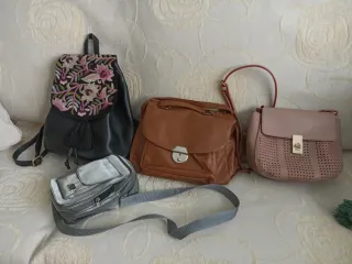 Bolso mochila negro bordado flores y tres mas