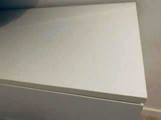 Cómoda cajonera blanca de madera