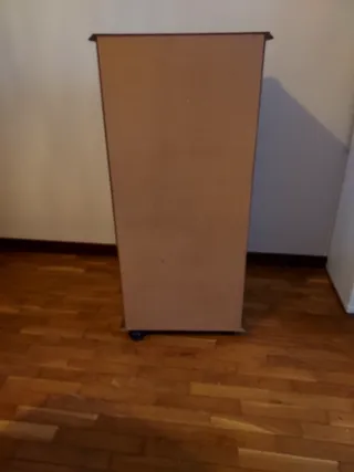 Mueble auxiliar de madera con cajones