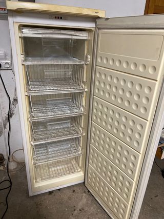 Congelador vertical Antartik