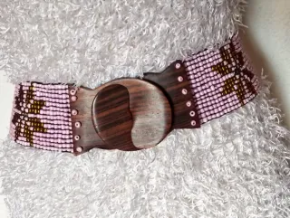 Cinturón abalorios estrellas cierre madera