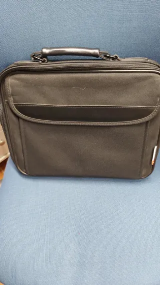 Maletín multifuncional negro y azul