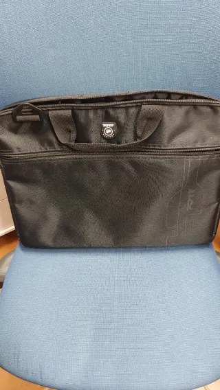 Maletín multifuncional negro y azul