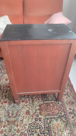 Armario oriental rojo y negro