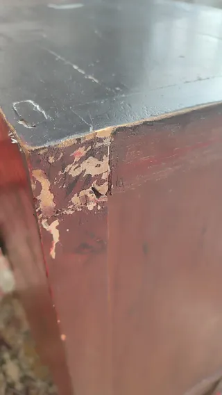 Armario oriental rojo y negro