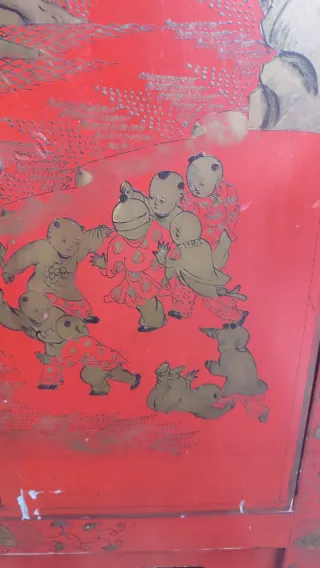 Armario oriental rojo y negro