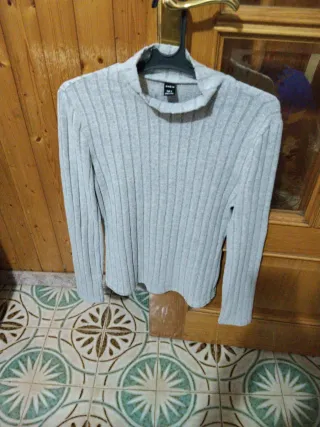 Camiseta SHEIN gris de cuello alto, talla L