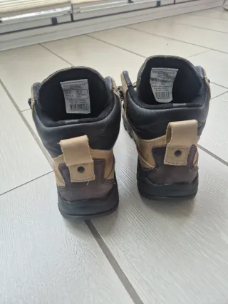 Botas de montaña 39 Quechua impermeables de cuero