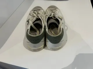 Zapatillas Scalpers Blancas y Grises