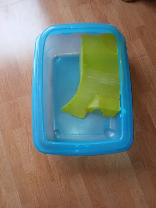 Tortuguero de plástico azul y verde