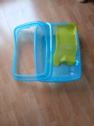 Tortuguero de plástico azul y verde