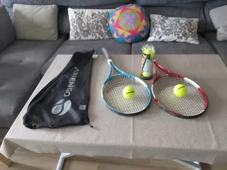 Raquetas de tenis Artengo con pelotas