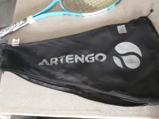 Raquetas de tenis Artengo con pelotas