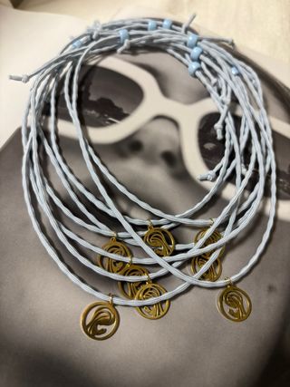 Collar Virgen Niña azul pastel