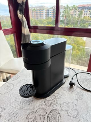 Cafetera Nespresso Negra