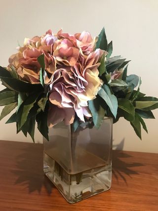 Florero elegante cristal y tela