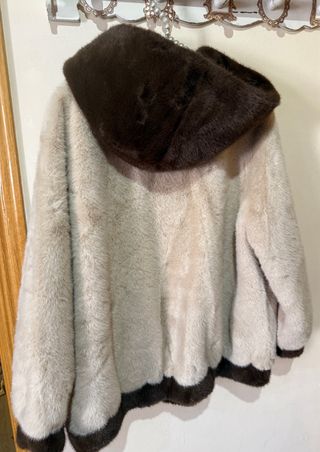 Chaquetón imitación visón con capucha