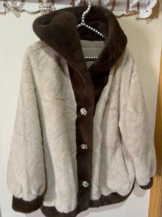 Chaquetón imitación visón con capucha