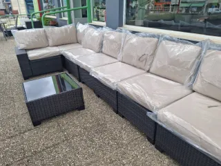 Rinconera de jardín beige y negra