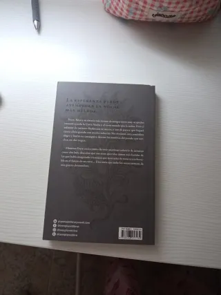 Libro una corte de hielo y estrellas