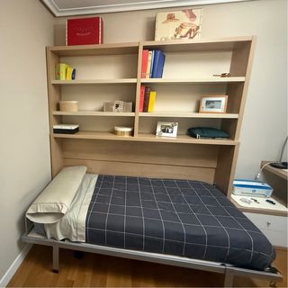 Habitación con cama abatible