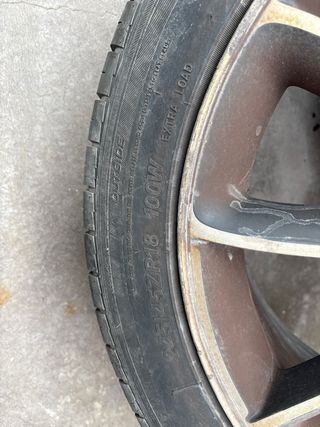 Llantas Audi A6 245/45/18 1de ellas tiene llantazo