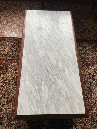 Mesa de centro de madera y mármol