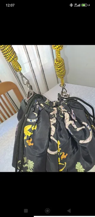 Bolso Parfois negro estampado