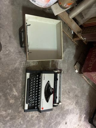 Máquina de escribir Olympia Traveller de Luxe